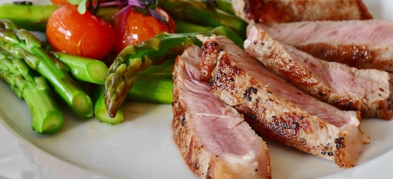 Grilled meat meal served on a plate after debunking nutrition myths about weight loss.