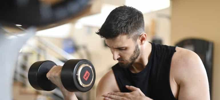 A man lifting weights