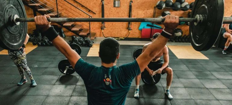 man lifting barbell