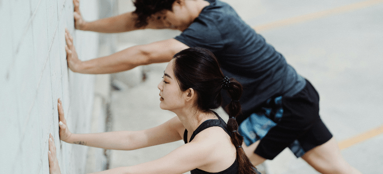 people doing push ups – great low-impact strength workouts for injury recovery 