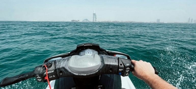 Perso enjoying water sports