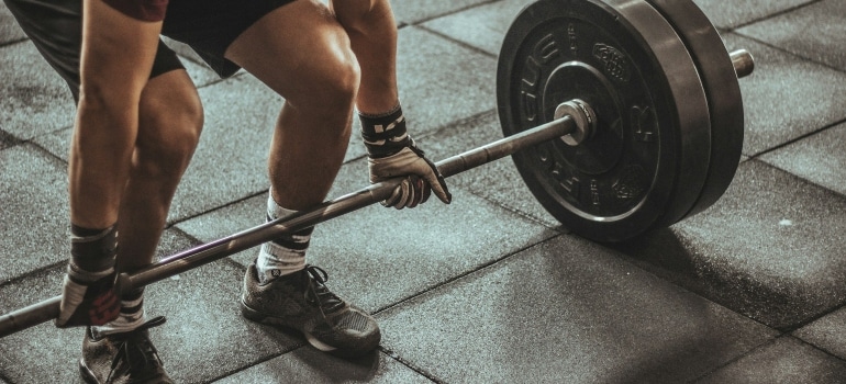 Person lifting weights without thinking about mobility for lifters