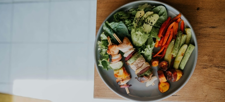 A plate of healthy food.
