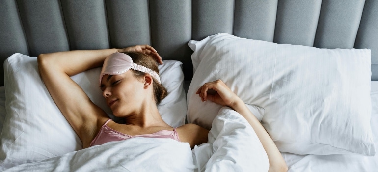 Woman peacefully sleeping, promoting recovery and restful rest for better health and muscle repair.